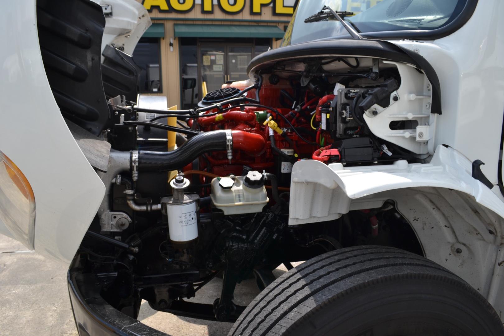 2017 WHITE /BLACK FREIGHTLINER M2-106 with an CUMMINS ISB 6.7L 240HP engine, ALLISON 2100HS AUTOMATIC transmission, located at 9172 North Fwy, Houston, TX, 77037, (713) 910-6868, 29.887470, -95.411903 - 26,000LB GVWR NON CDL, 26FT BOX, 13FT CLEARANCE , 103" X 102", MAXON 3,500LB CAPACITY ALUMINUM LIFT GATE, DUAL 50 GALLON FUEL TANKS,SPRING RIDE - Photo#11